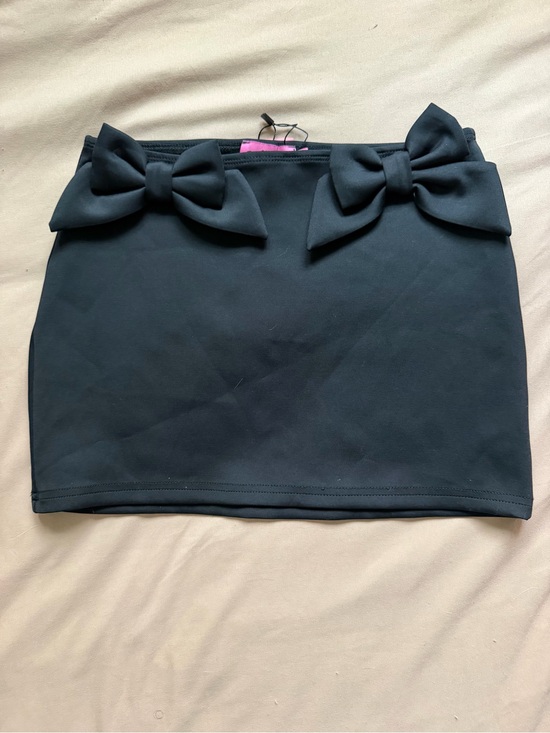 Edikted Dresses & Skirts - Edikted‎ Black Bow-Detail Mini Skirt
